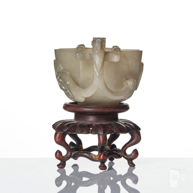 A carved nephrite cup with 'chilong' handles, - 图8